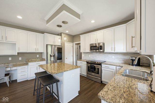 4737 Pebblepointe, Zionsville, IN 46077