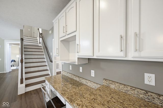 4737 Pebblepointe, Zionsville, IN 46077