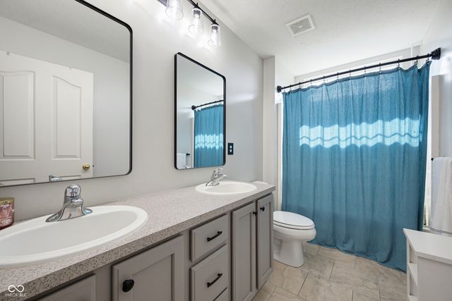 4737 Pebblepointe, Zionsville, IN 46077