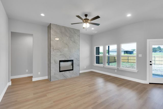 350 E Lamar Street, Palmer, TX 75152