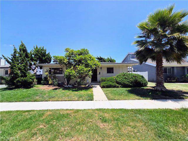 2080 Senasac Avenue, Long Beach, CA 90815