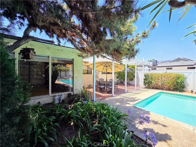 2080 Senasac Avenue, Long Beach, CA 90815