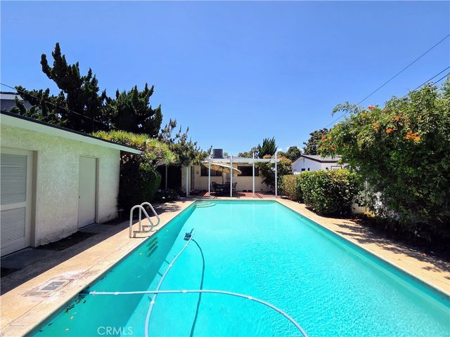 2080 Senasac Avenue, Long Beach, CA 90815