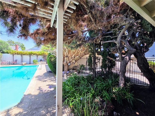 2080 Senasac Avenue, Long Beach, CA 90815