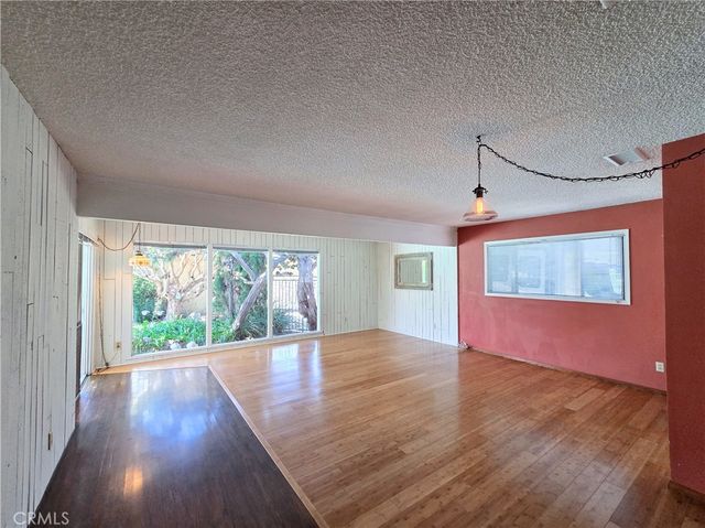 2080 Senasac Avenue, Long Beach, CA 90815