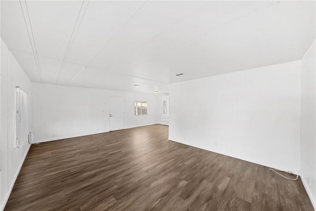 Image 11 of property listing at 33320 Barley Lane, Wildomar, CA 92595