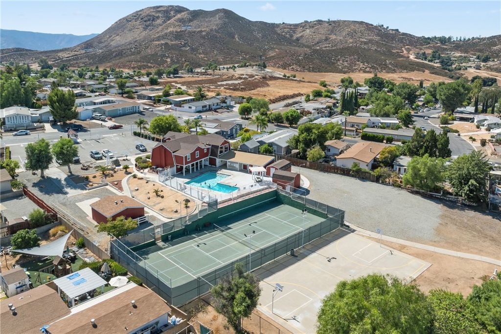 Image 2 of property listing at 33320 Barley Lane, Wildomar, CA 92595