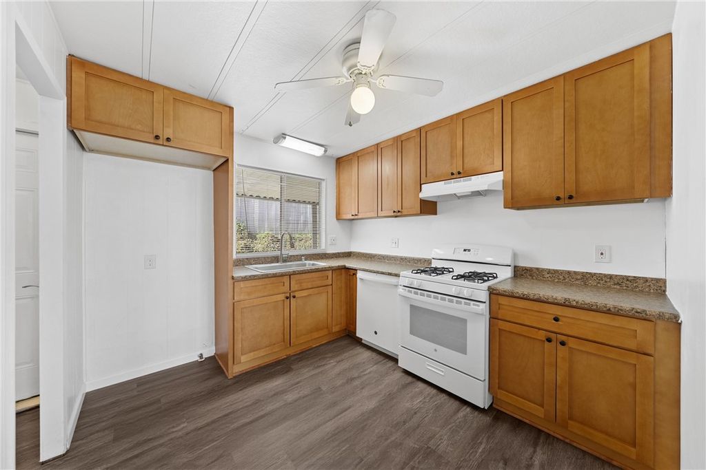 Image 3 of property listing at 33320 Barley Lane, Wildomar, CA 92595