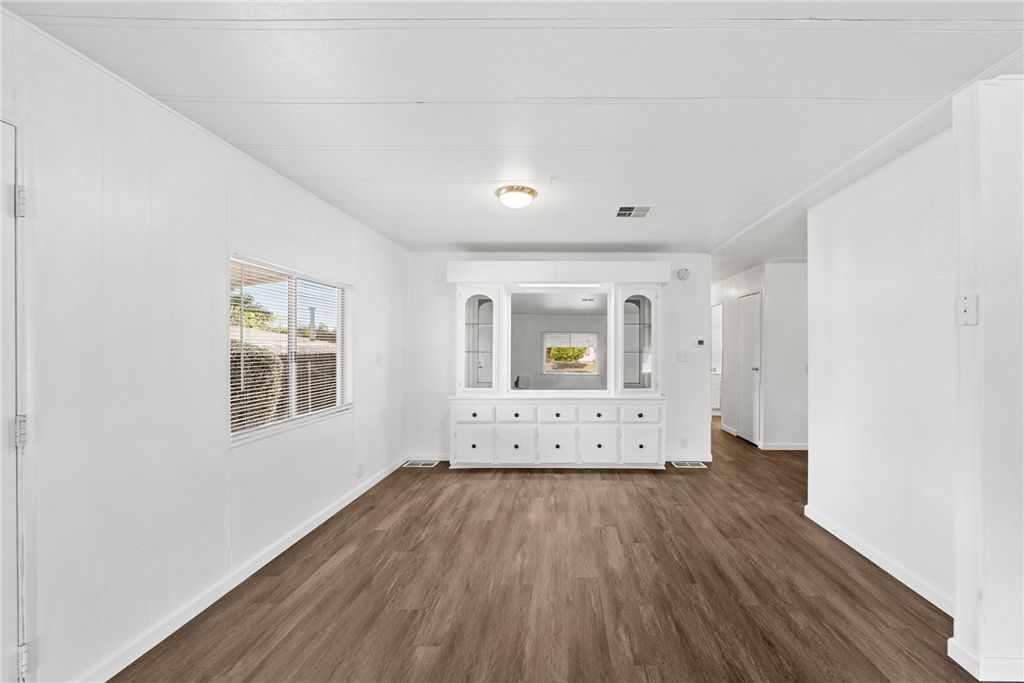 Image 4 of property listing at 33320 Barley Lane, Wildomar, CA 92595