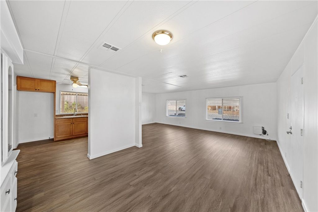 Image 5 of property listing at 33320 Barley Lane, Wildomar, CA 92595