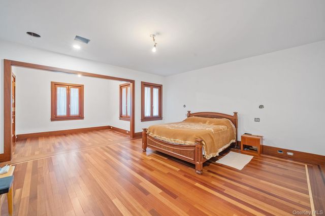 181 Walnut Street, Lynbrook, NY 11563