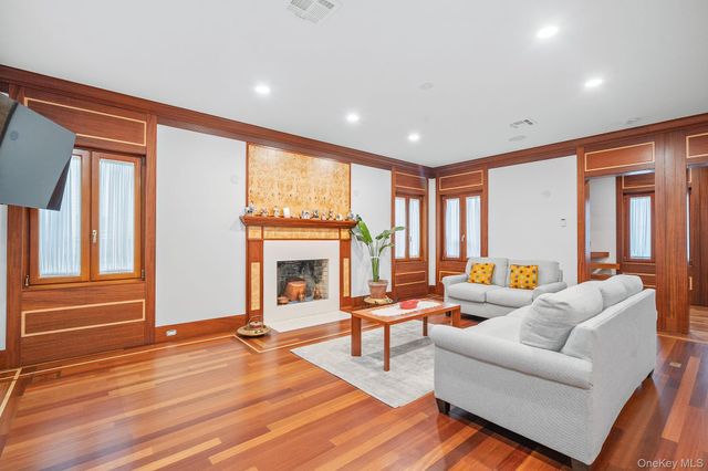 181 Walnut Street, Lynbrook, NY 11563