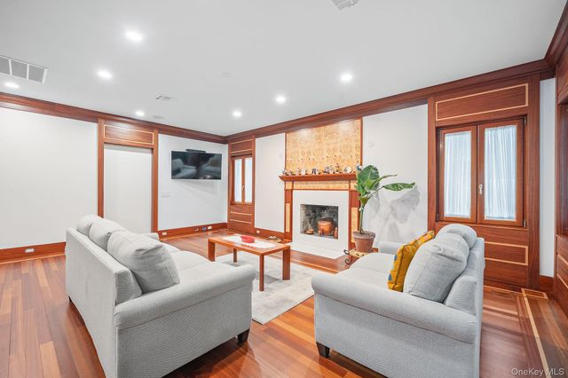 181 Walnut Street, Lynbrook, NY 11563