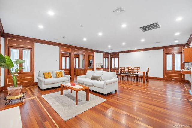 181 Walnut Street, Lynbrook, NY 11563