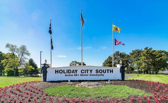 22 Madras Court, Toms River, NJ 08757