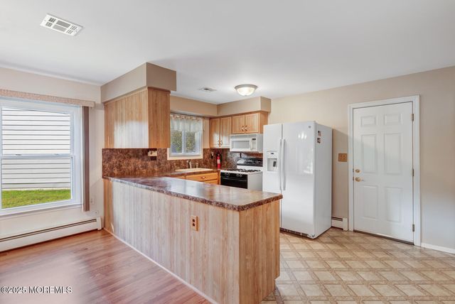 22 Madras Court, Toms River, NJ 08757