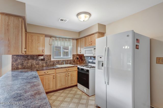 22 Madras Court, Toms River, NJ 08757