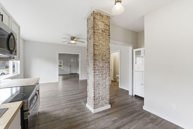 812 W Pershing Street, Springfield, MO 65806