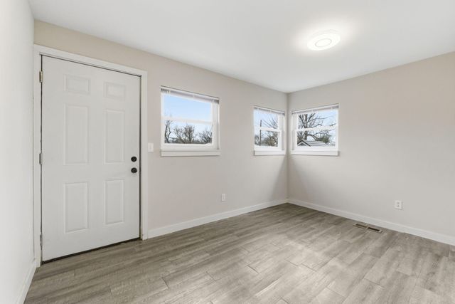 812 W Pershing Street, Springfield, MO 65806