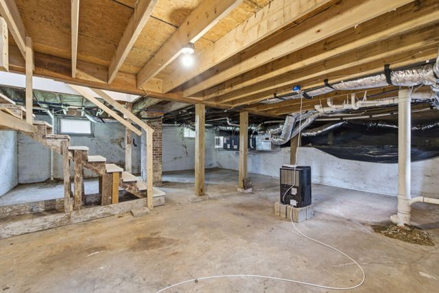 812 W Pershing Street, Springfield, MO 65806