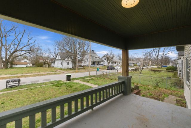 812 W Pershing Street, Springfield, MO 65806