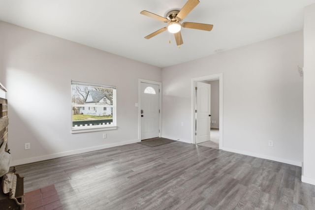 812 W Pershing Street, Springfield, MO 65806