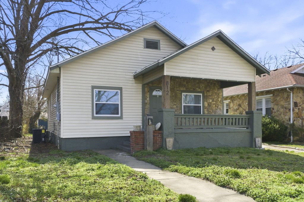 812 W Pershing Street, Springfield, MO 65806