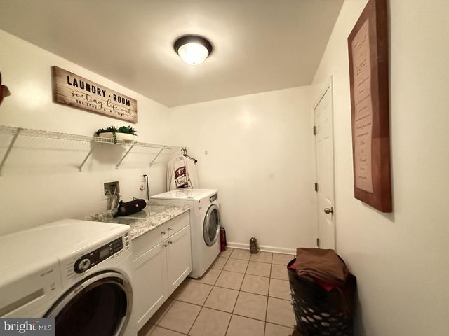 1152 DORSET DR, Bushkill, PA 18324