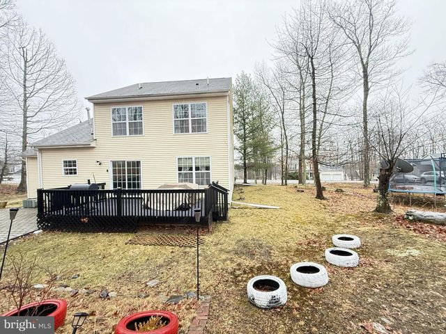 1152 DORSET DR, Bushkill, PA 18324