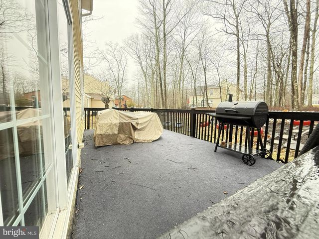 1152 DORSET DR, Bushkill, PA 18324