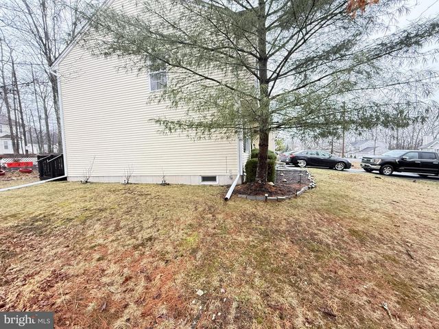 1152 DORSET DR, Bushkill, PA 18324