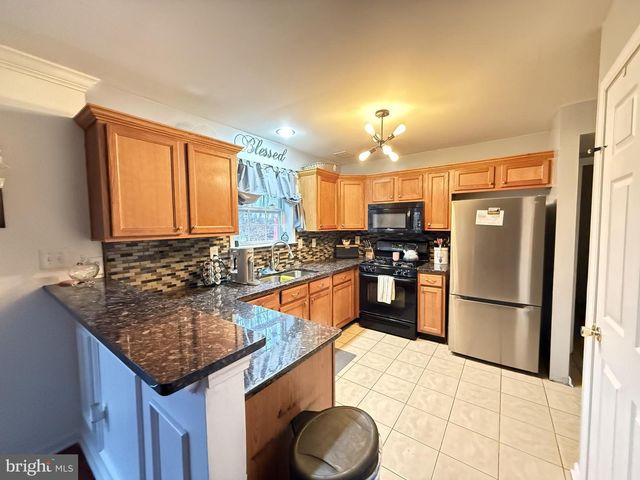 1152 DORSET DR, Bushkill, PA 18324