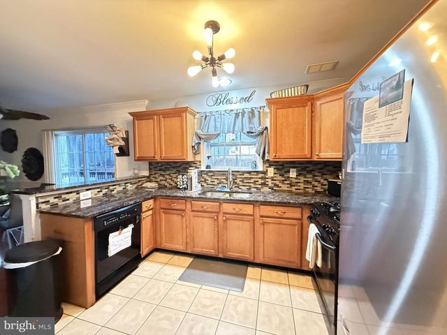 1152 DORSET DR, Bushkill, PA 18324