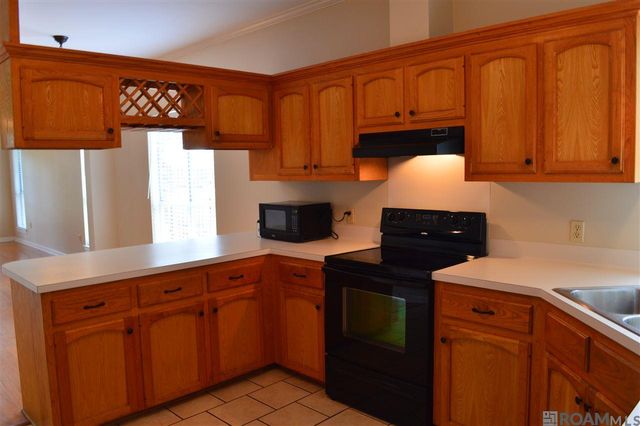 18574 Lake Iris Ave, Baton Rouge, LA 70817