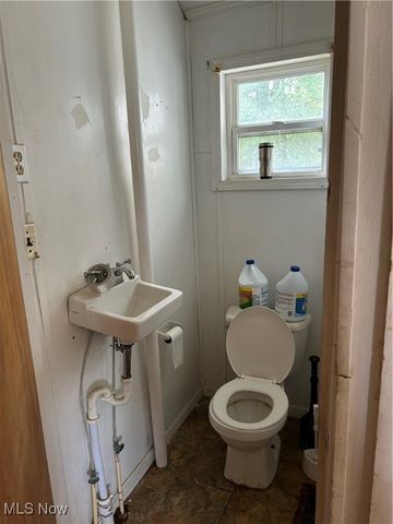 7086 Warren Sharon Road, Brookfield Twp, OH 44403