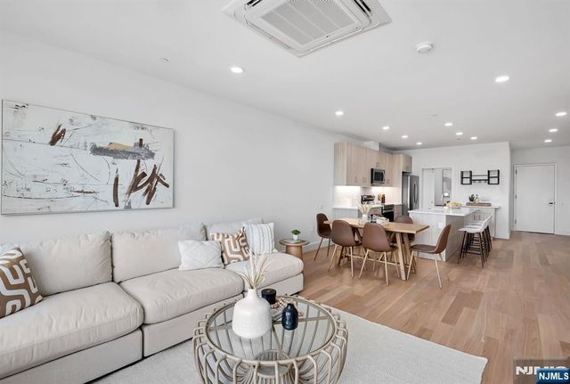 35 Jefferson Avenue 407, Westwood, NJ 07675