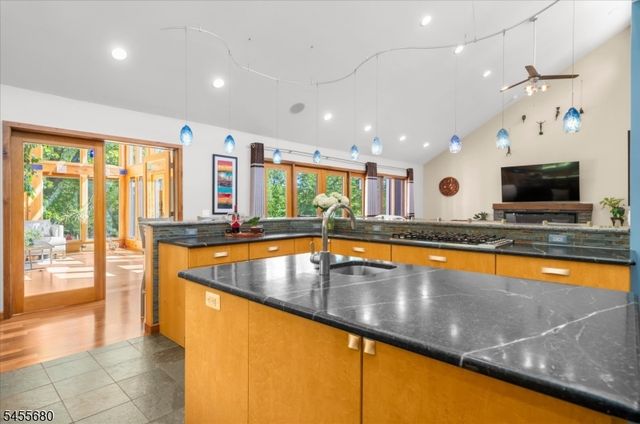 11 White Bridge Rd, Franklin Twp., NJ 08867