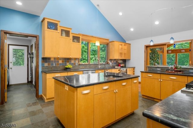 11 White Bridge Rd, Franklin Twp., NJ 08867