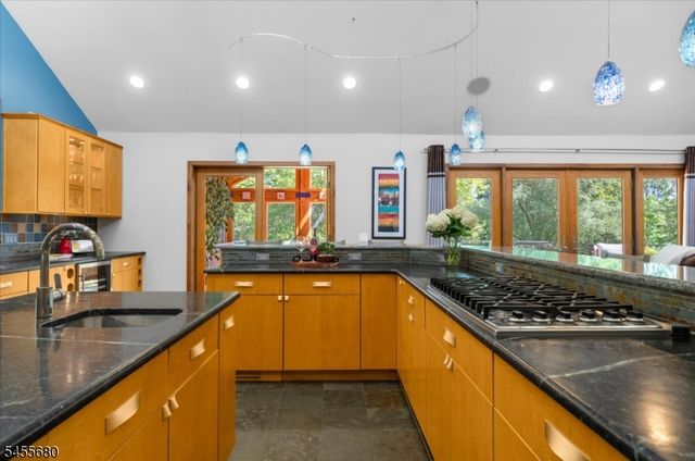 11 White Bridge Rd, Franklin Twp., NJ 08867