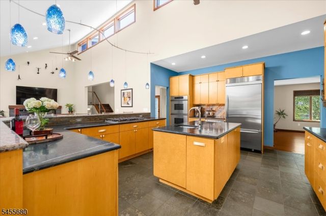 11 White Bridge Rd, Franklin Twp., NJ 08867