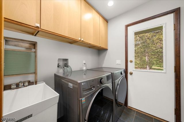 11 White Bridge Rd, Franklin Twp., NJ 08867