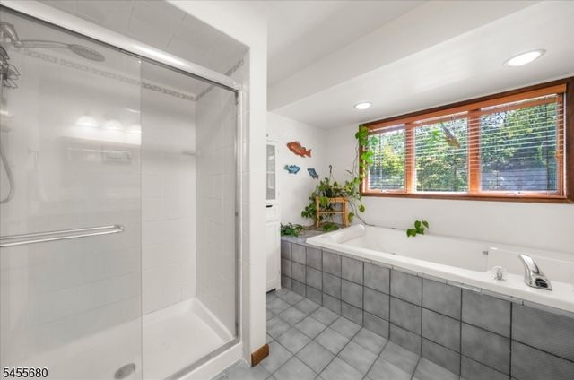 11 White Bridge Rd, Franklin Twp., NJ 08867