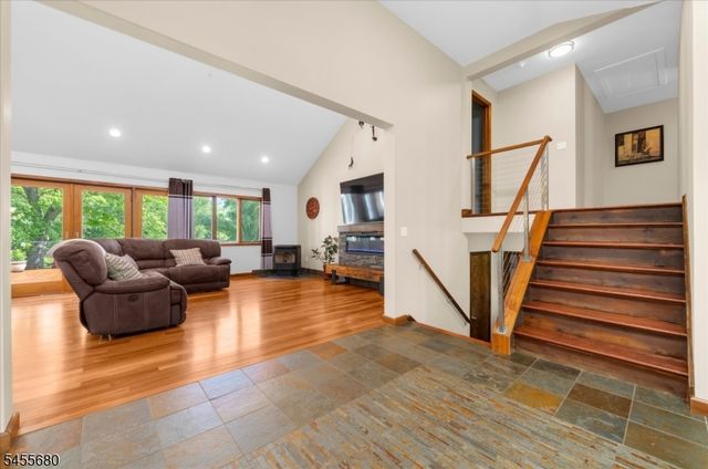 11 White Bridge Rd, Franklin Twp., NJ 08867