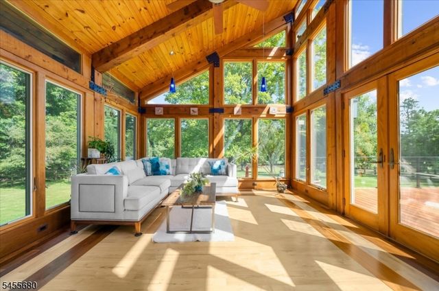 11 White Bridge Rd, Franklin Twp., NJ 08867