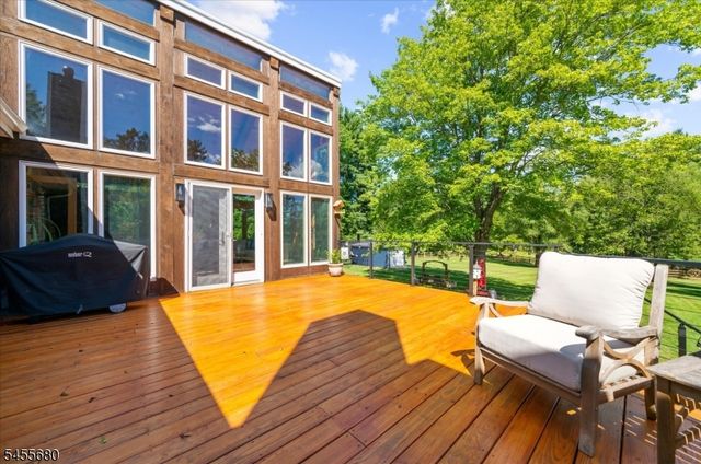 11 White Bridge Rd, Franklin Twp., NJ 08867