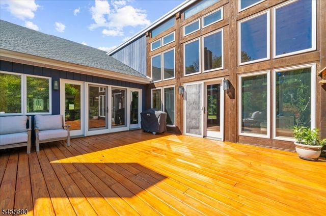 11 White Bridge Rd, Franklin Twp., NJ 08867