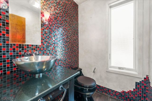 11 White Bridge Rd, Franklin Twp., NJ 08867