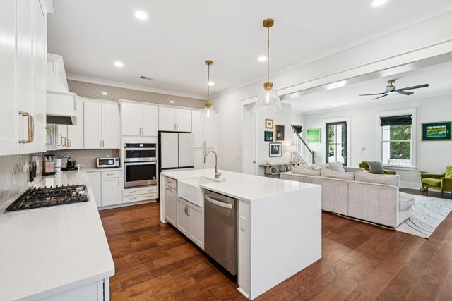 1029 Avenue Of Oaks, Charleston, SC 29407