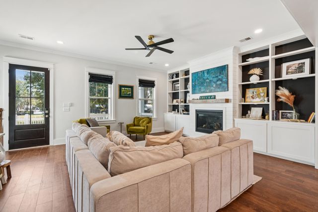 1029 Avenue Of Oaks, Charleston, SC 29407