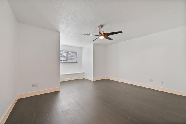 2007 Que Manor Drive, Houston, TX 77090
